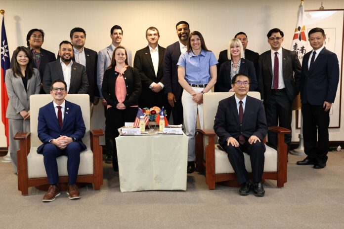 1黃偉哲市長與訪團成員大合照_0