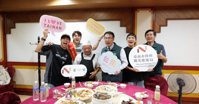 1.大合照-螞蟻、常勇、阿塗師、黃偉哲市長、常樂、林國華局長