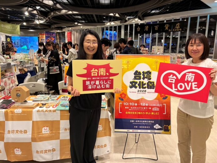 3.民眾熱情合影期待到臺南_0