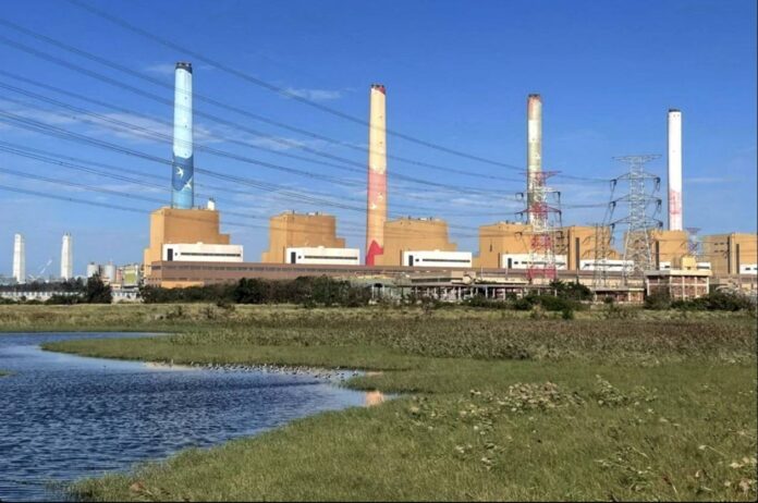 台中發電廠燃煤 1、2 號機組正式除役走入歷史