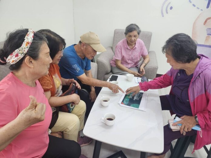 場域每週安排數位幫手提供一對一專人諮詢 貼心解答數位點餐 手機操作 AI科技等疑問_0